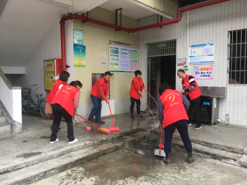 （图11）1月22日那吉镇中心小学开展校园清洁消毒工作.jpg