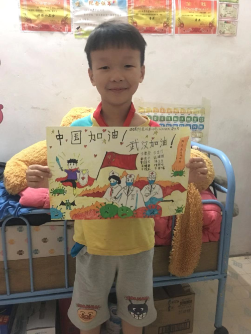 3二（10）中队 梁杰宏为中国、武汉加油鼓劲.jpg