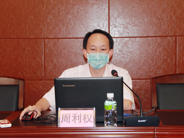 1.市120急救指挥调度中心主任周利权作工作报告.jpg