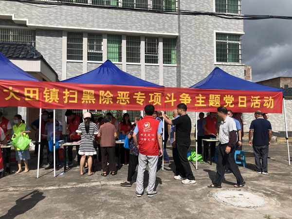 图2.摆摊宣传现场.jpg