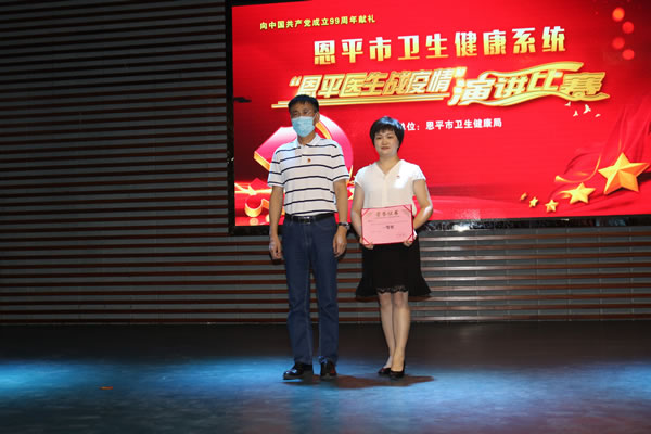 6.获得一等奖的选手合影留念.jpg