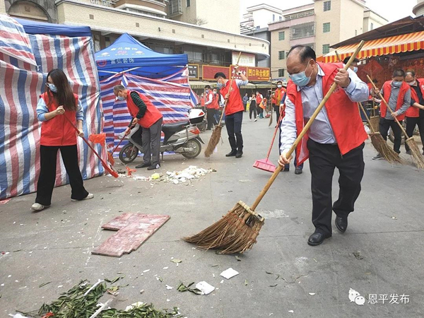 1.爱国卫生运动行动现场_副本.jpg