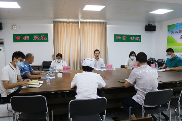 2.召开调研座谈会_副本.jpg
