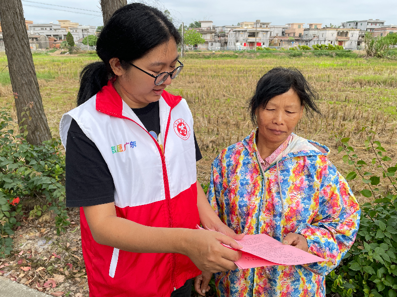 11月7日在黎塘村委会开展移风易俗、破除陈规陋习”宣传教育活动 (5).jpg