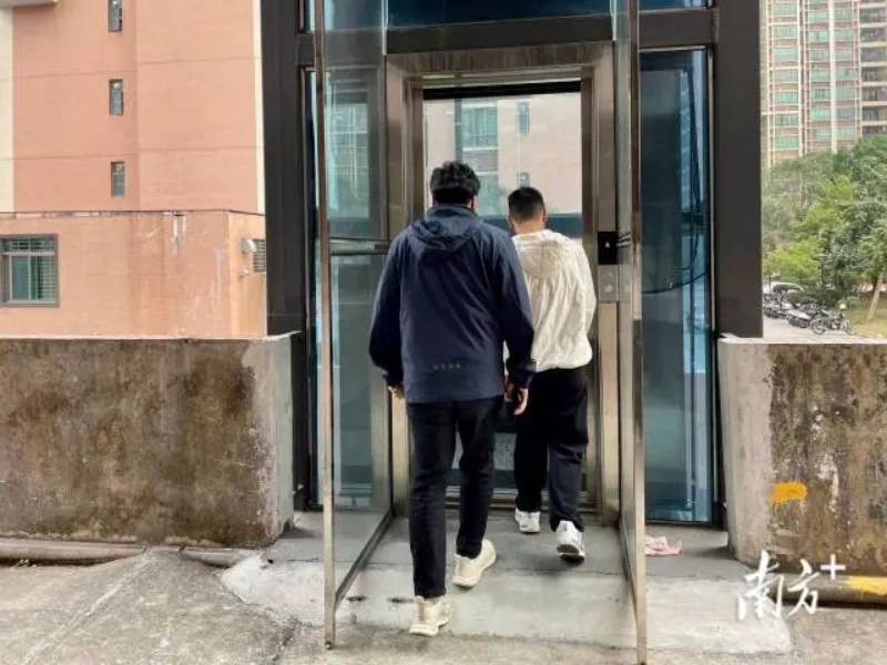 加装电梯的原广平化工员工宿舍楼焕发出了新的活力。 南方+ 周柳妤 拍摄 图片