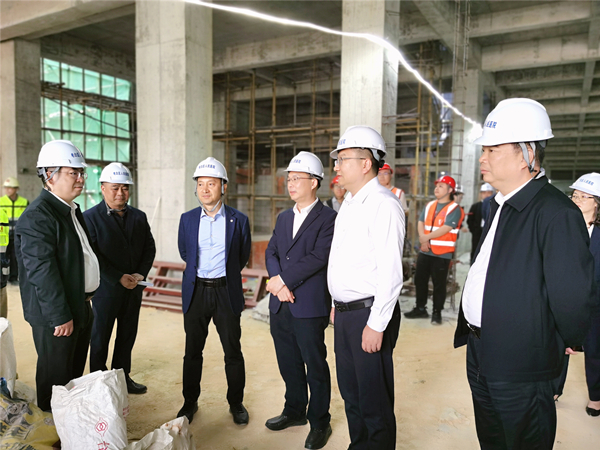 2.参观了电白区人民医院分院建设项目。_副本.jpg