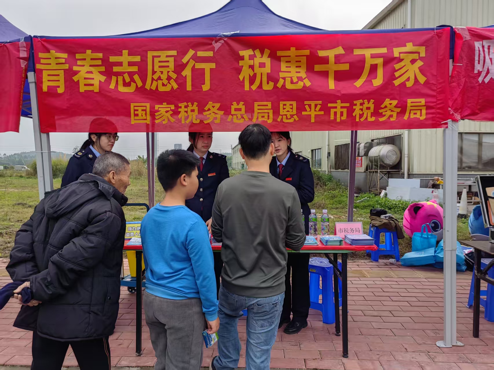 恩平市税务局3月诚信宣传照片1.jpg