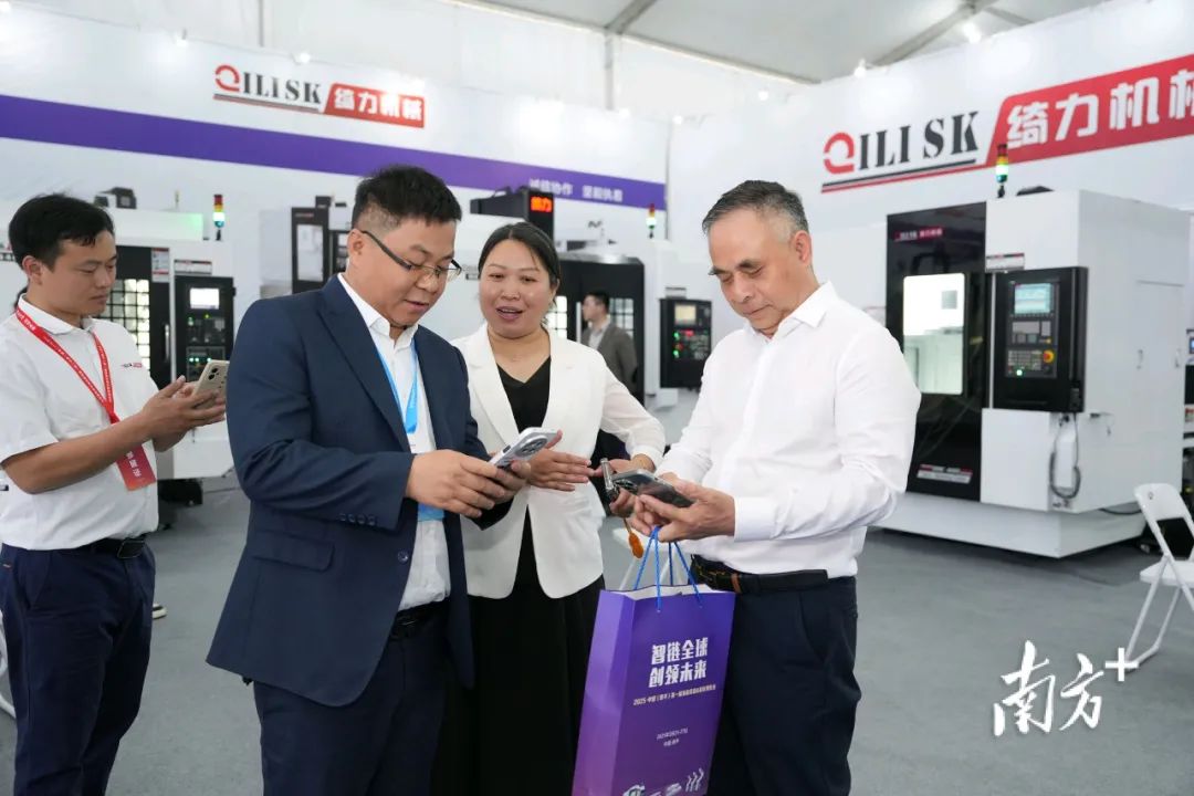 合作洽谈不断。 南方+ 杨兴乐 摄