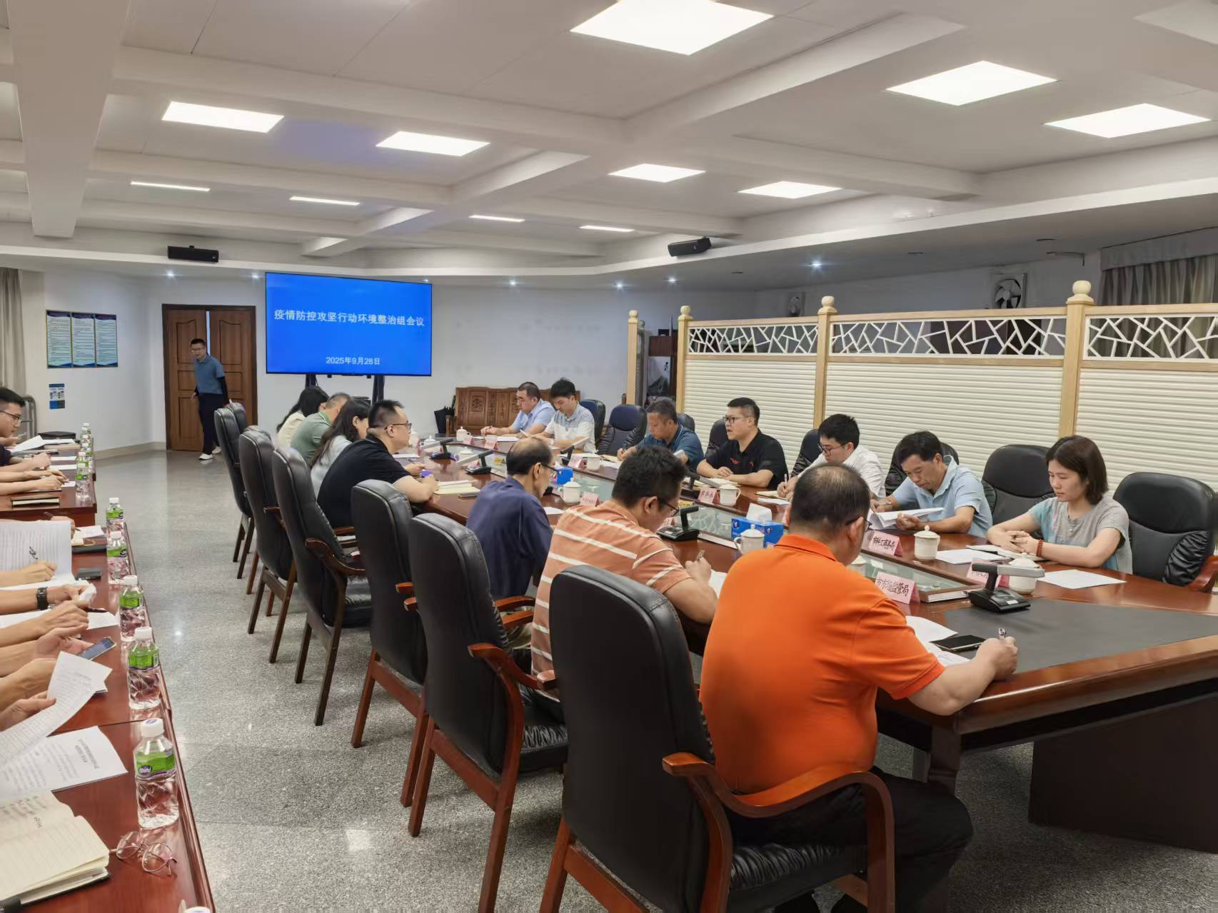 恩平市城市管理和综合执法局召开基孔肯雅热疫情防控攻坚行动环境整治组工作会议  筑牢假期防疫防线