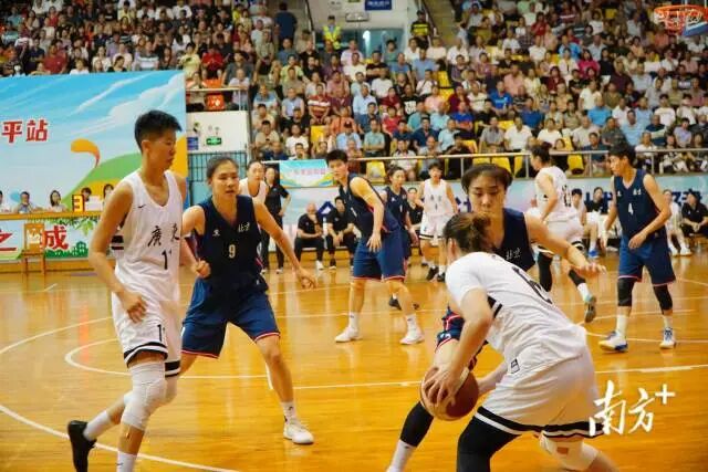 广东队以73比76惜败北京队。 广东队以73比76惜败北京队。