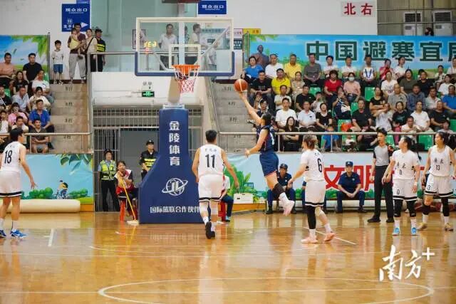 北京队展现出老牌劲旅的沉稳。 北京队展现出老牌劲旅的沉稳。