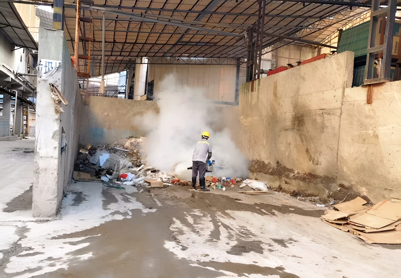 陶瓷企业员工开展消杀.jpg