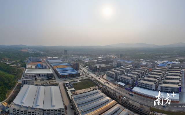 恩平产业园区厂房林立。 南方+ 杨兴乐 拍摄