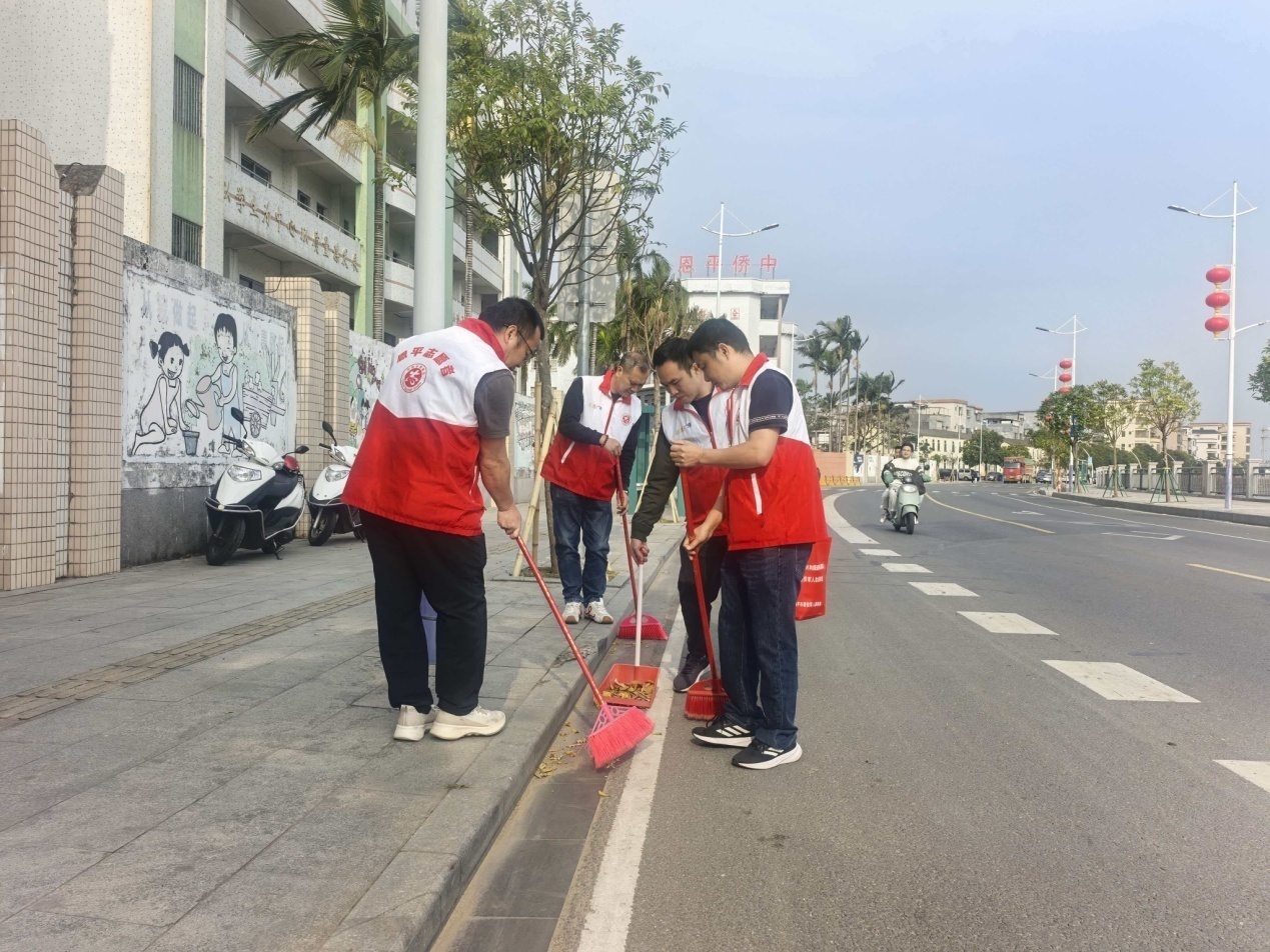 恩平市退役军人事务局组织退役军人开展爱国卫生志愿服务活动 