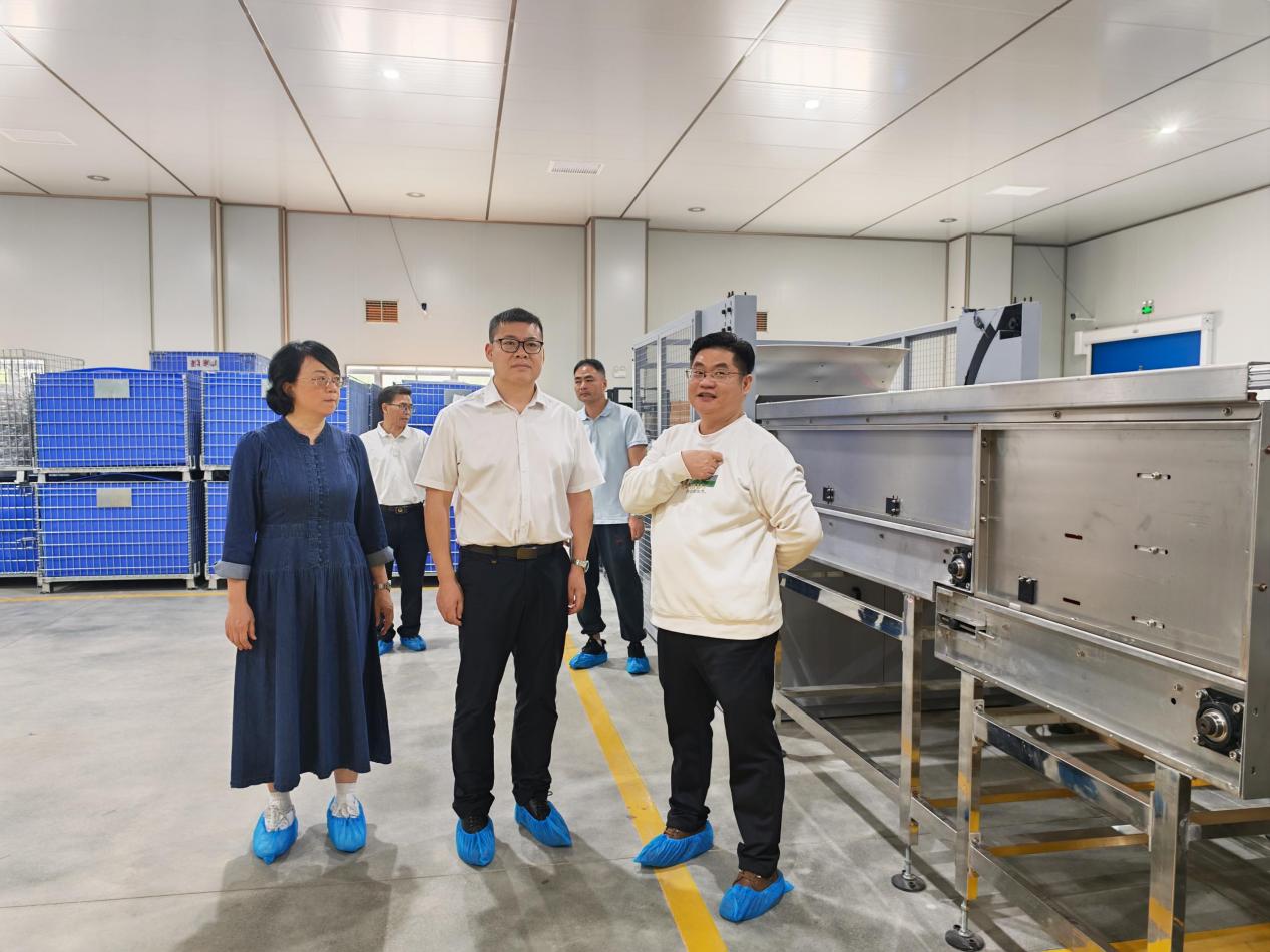 生态赋能结硕果！“碧水天露湖”饮用天然水成功获得我市第五张湾区认证证书