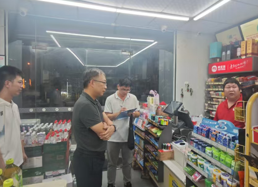 市应急管理局开展东成镇消防安全夜间检查工作