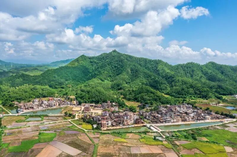 图赞百千万 | 推窗见“海”，出门遇“龙”！横陂镇元山村绘就“百千万工程”实景图