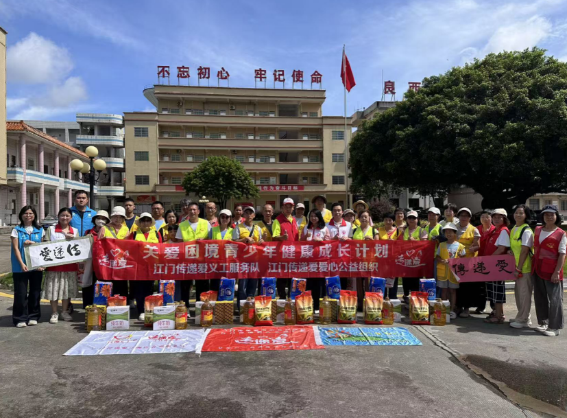 “双百蓝”携手“志愿红” 共绘多彩暑期——恩平市“双百工程”社工站开展暑期系列关爱活动