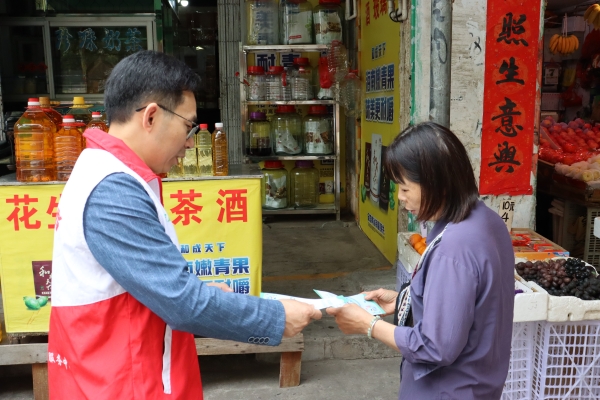 向群众科普病毒性肝炎的危害及我市肝炎治疗团队、方案、流程等内容。_副本.jpg