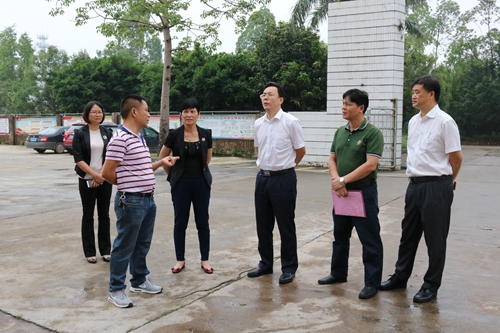 副本1、在君堂镇中心卫生院调研.jpg