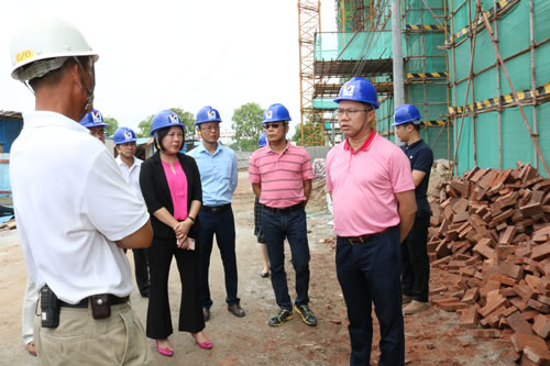 2、在大槐镇中心卫生院易址迁建工程项目现场调研.jpg 2、在大槐镇中心卫生院易址迁建工程项目现场调研.jpg