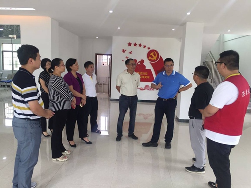 市委书记谢超武深入大槐镇调研指导扶贫工作和