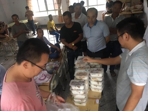 副本6安置点发放盒饭.jpg