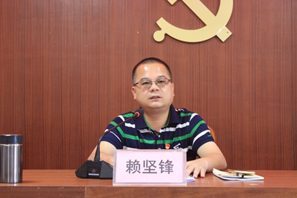 副本2君堂镇委书记赖坚锋主持会议.jpg 副本2君堂镇委书记赖坚锋主持会议.jpg