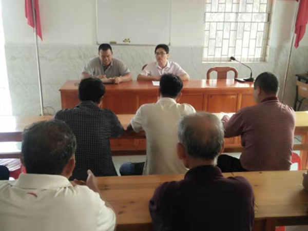 副本9镇委副书记赖清锐到根竹头村委会传达学习贯彻习近平总书记视察广东重要讲话精神.jpg 副本9镇委副书记赖清锐到根竹头村委会传达学习贯彻习近平总书记视察广东重要讲话精神.jpg