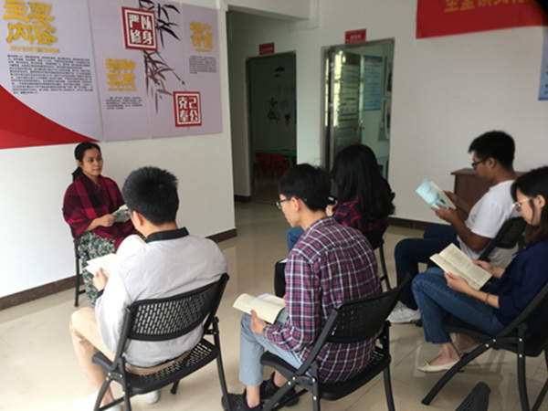 副本15在综合活动室开展党性教育.jpg 副本15在综合活动室开展党性教育.jpg