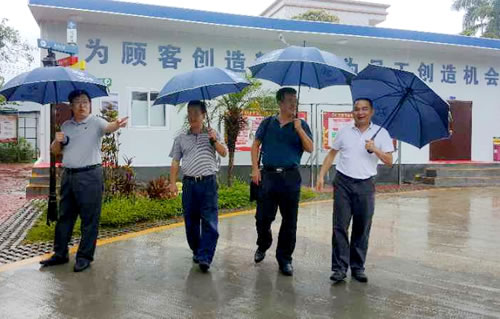2许春绵一行深入开春、开阳高速恩平段施工现场和项目部,详细了解项目进展情况.jpg 2许春绵一行深入开春、开阳高速恩平段施工现场和项目部,详细了解项目进展情况.jpg