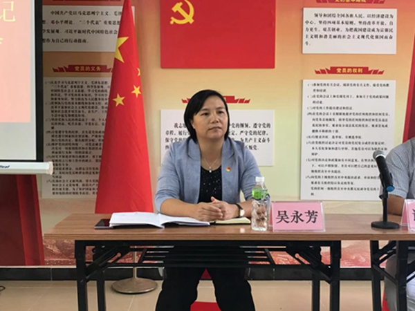 副本1市委常委吴永芳为银水村党员干部上党课.jpg 副本1市委常委吴永芳为银水村党员干部上党课.jpg
