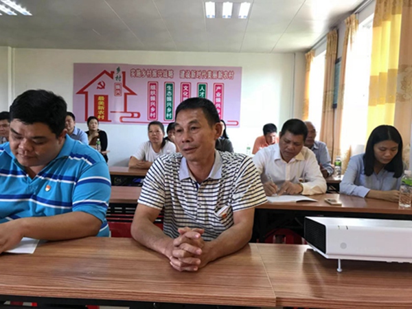 副本4党员代表踊跃发言.jpg