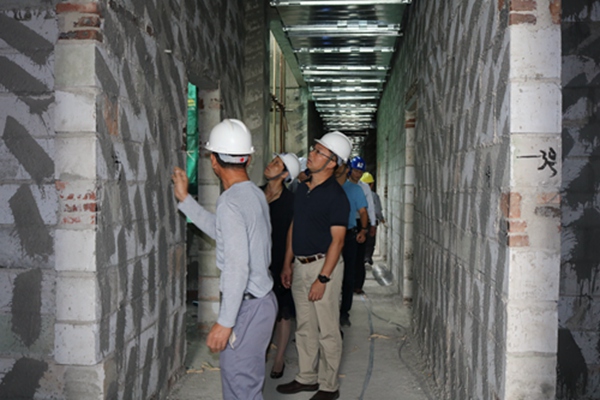 副本3、市委书记谢超武实地查看工程质量.jpg 副本3、市委书记谢超武实地查看工程质量.jpg