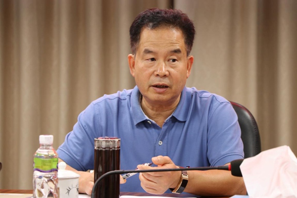 副本4李健忠作讲话.jpg 副本4李健忠作讲话.jpg