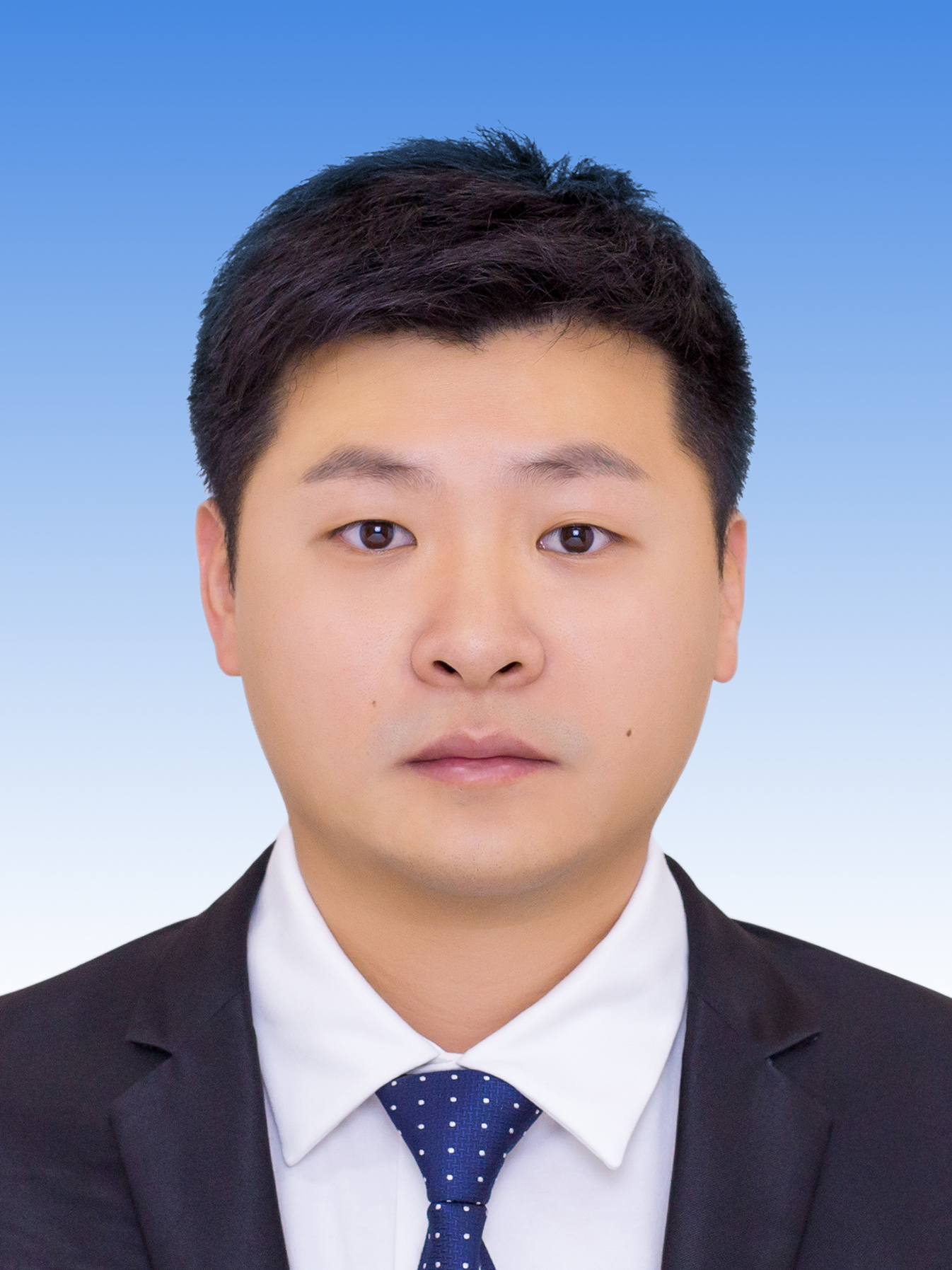 梁明亮.jpg