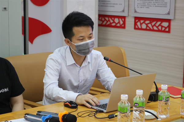 4.中国人寿恩平支公司团体业务部经理林辉杰开展2020年计生家庭保险业务培训_副本.jpg