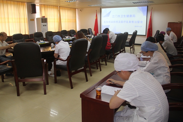副本1.医务人员接受现场考核.jpg 副本1.医务人员接受现场考核.jpg