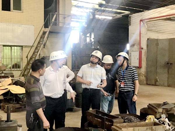 副本2在君堂精诚铸造加工厂检查安全生产工作落实情况.jpg