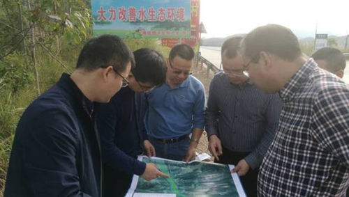 副本3:一行人来到横陂镇进行调研.jpg